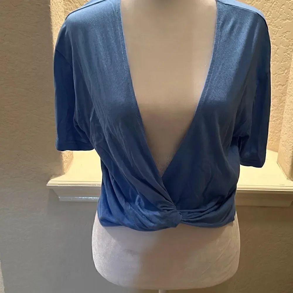 Monrow Womens Size S/M Twisted Front Top Blue Plunge Front Short Sleeve NWOT